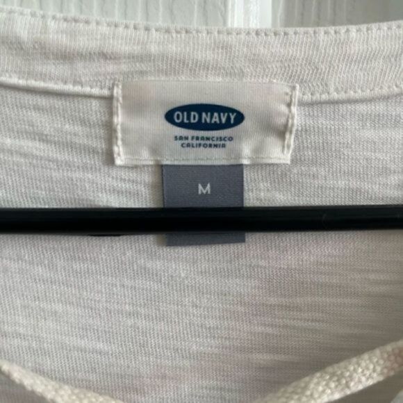 OldāNavyāwhiteĀ sailorālaceāupātop.āSizeāMedium. - Picture 4 of 4